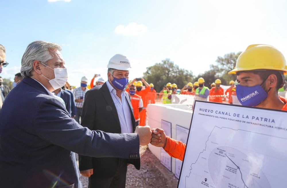 El Presidente asistió a la firma de convenios de obras y acuerdos en la Casa de Gobierno de Santiago del Estero junto al gobernador Gerardo Zamora