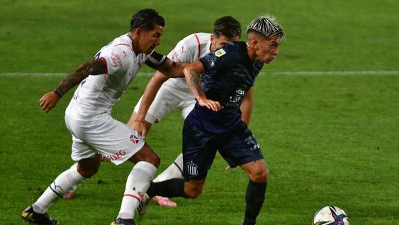 Talleres inicio el ciclo de Ángel Hoyos, segundo como DT del Albiazul, contra Independiente. / Federico López