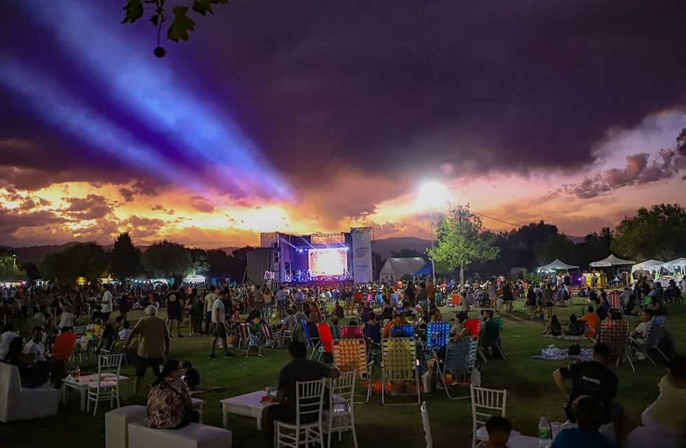 Una noche de sabores y tradición en el Festival del Vacío a la Llama, donde la música y la cocina se unen para celebrar lo mejor de nuestra cultura