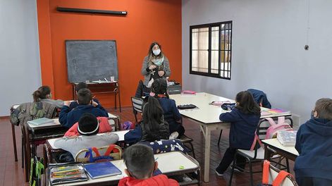 Los Andes | Mendoza aparece entre las provincias del país con cobertura de sala de 4 años con más de 98% Este lunes regresaron a las aulas de forma absoluta los primeros alumnos de salas de 4, 5 y de primero, segundo y tercer grado. En total son 169.000 chicos y co