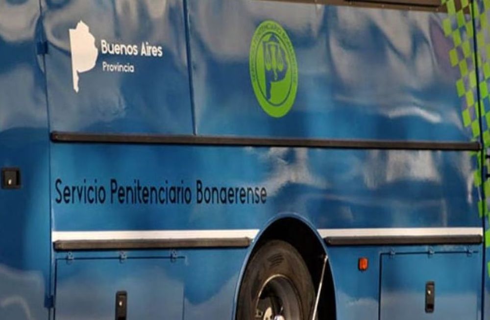 Con armas de alto calibre interceptaron un vehículo del Servicio Penitenciario y rescataron a un preso a plena luz del día. Imagen ilustrativa.