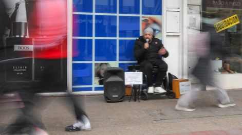 Manu Heredia quedó en silla de ruedas por un disparo que le dieron durante un asalto.
