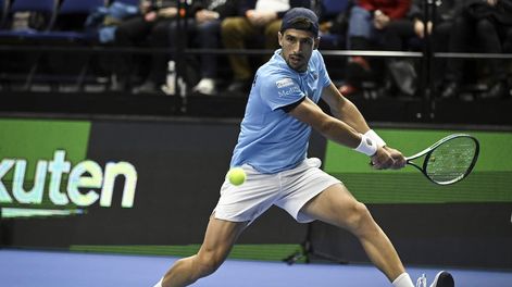 Pedro Cachín durante el punto contra Emil Ruusuvuori. (Emmi Korhonen/Lehtikuva)