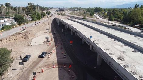 Segunda etapa de obras en la Ruta Panamericana en el puente de calle Pueyrredón de Chacras de Coria en Luján de CuyoFoto: José Gutierrez / Los Andes