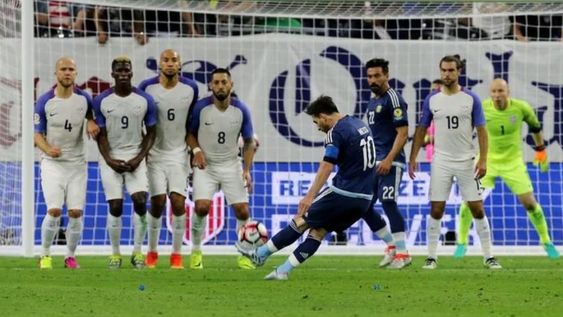Messi le hizo un golazo de tiro libre a EEUU en 2016.