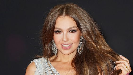El regreso recargado de Thalía: cómo es su disco “DesAMORfosis”