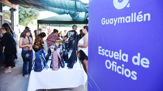 durante 2025, mas de 900 vecinos se capacitaron en las escuelas municipales de oficios