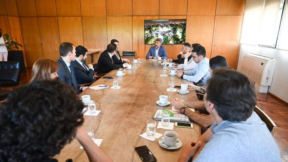 Ulpiano Suarez recibió a autoridades de la Asociación de Hoteles de Turismo