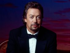 El reconocido actor británico Tim Curry.