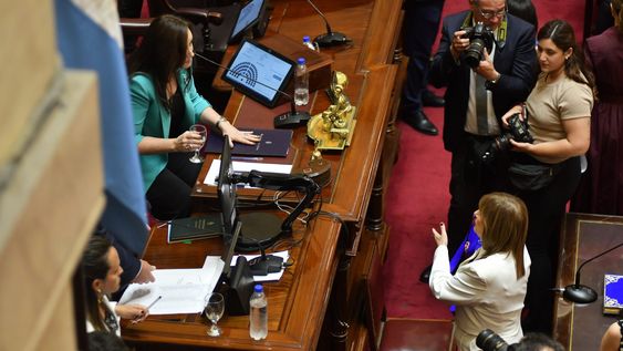 Bullrich y Villarruel protagonizaron un cruce durante la jura