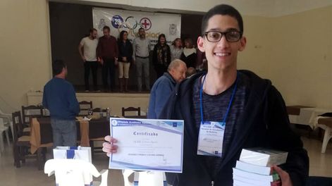 Los Andes | Víctor Núñez se recibirá de médico a los 23 años. De niño perdió a su papá y tuvo que salir adelante trabajando de albañil y jardinero