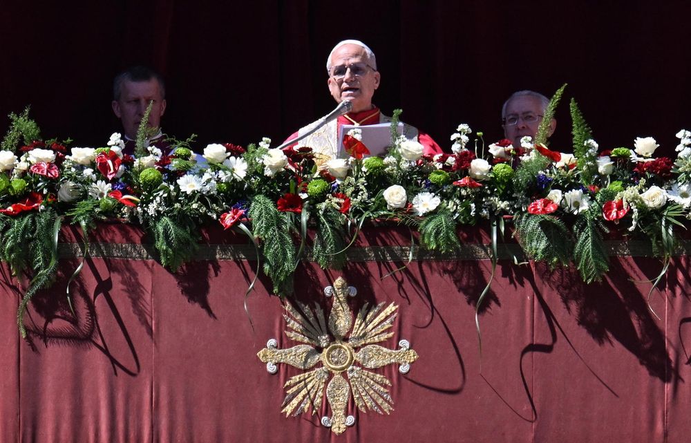 El Papa León XIV pronuncia su mensaje Urbi et Orbi tras presidir la Santa Misa del Domingo de Pascua en la Plaza de San Pedro, en la Ciudad del Vaticano, el 5 de abril de 2026. Es la primera Semana Santa del Papa León XIV como pontífice.&nbsp;