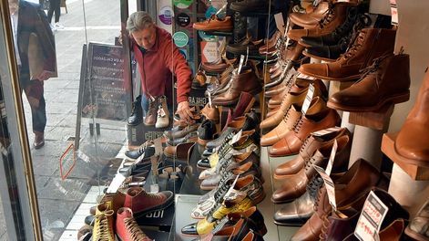 Los Andes | El sector de Comercio, Restaurantes y Hoteles tuvo una disminución -pasó de representar el 25,4% del PBG mendocino, al 24% entre 2012 y 2022-, pero continúa siendo el de mayor peso en la actividad económica de Mendoza. Foto: Orlando Pelichotti / Los Andes