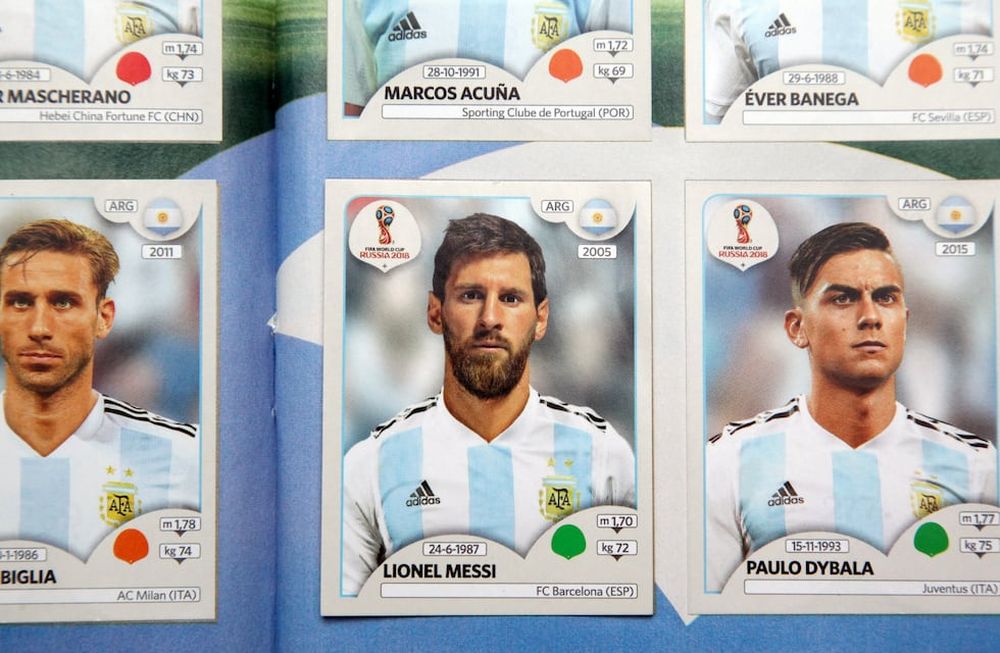 La figurita de Lionel Messi será nuevamente una de las más deseadas de Qatar 2022. - Gentileza / Clarín