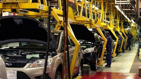 La actividad creció 5% en un año, pero se frenó en el último mes.