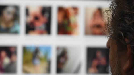 Los Andes | Un hombre y una mujer fueron detenidos e imputados de abusar sexualmente de sus hijos, filmar los vejámenes e intercambiarlos en internet. - Imagen ilustrativa / Los Andes