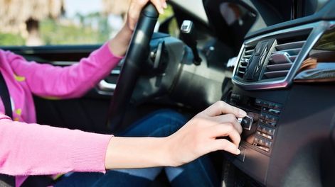 Ni 40 ni 50 km/h: a qué velocidad se recomienda usar el aire acondicionado del auto sin aumentar el consumo