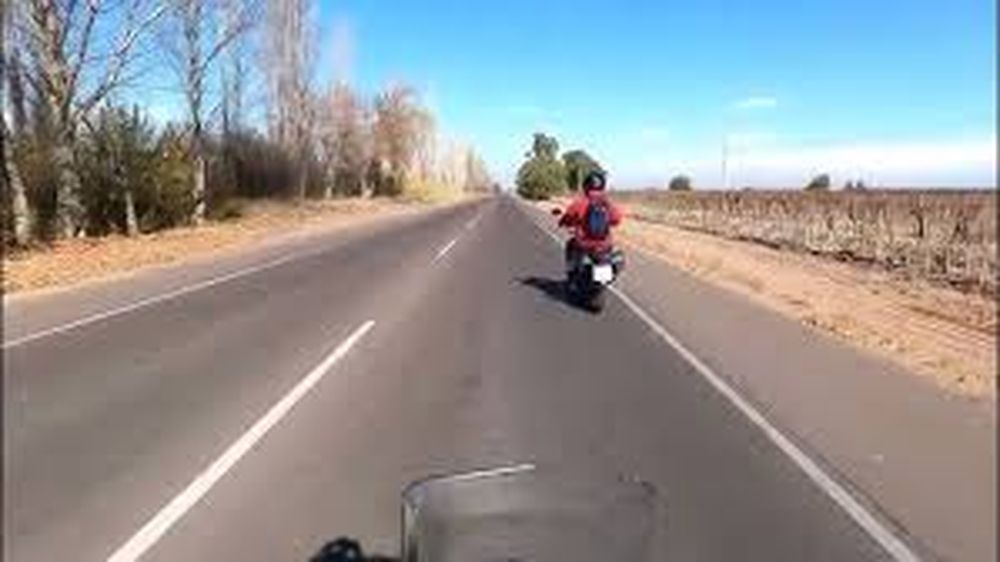 Murió un joven tras un choque entre una moto y un camión en Palmira