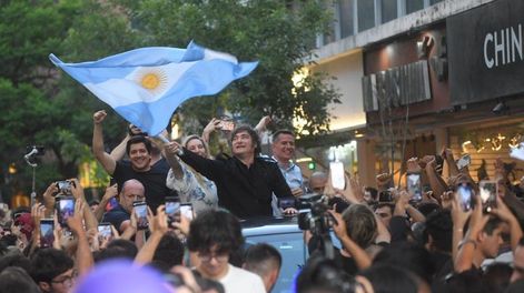 Milei comenzó el Tour de la Gratitud por Córdoba y estuvo acompañado por una gran multitud libertaria.&nbsp;