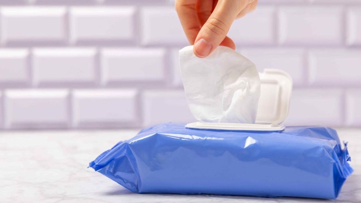 Por qué las toallitas están dejando de utilizarse en la limpieza y qué opciones son las menos contaminantes