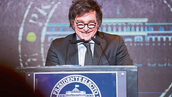 Presidente electo. Javier Milei leyó un discurso que evitó los exabruptos y convocó a quienes quieran sumarse a su partido. Anticipó que no habrá gradualismo alguno. (Reuters)