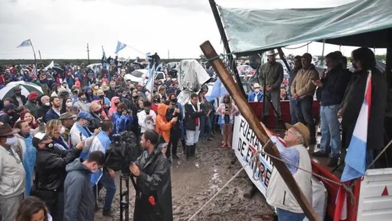 Movilización de productores en la estancia de los Etchevehere - Gentileza