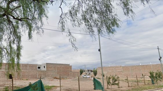 El terreno en disputa, ubicado en Castro Barros y Curupaití, en el distrito de Jesús Nazareno, Guaymallén. /Google Street.&nbsp;