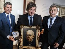 El presidente Javier Milei presentó el Plan  Nacional de Alfabetización en la provincia de San Juan y, en su discurso, sostuvo que las ideas de la izquierda que empobrecieron al país son las mismas que negaron y demonizaron a (Domingo Faustino) Sarmiento\. FOTO NA
