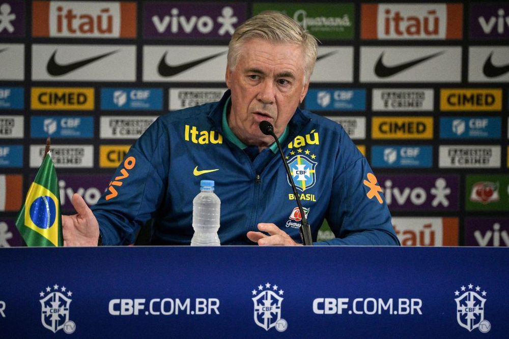 L'allenatore italiano Carlo Ancelotti ha nuovamente escluso Neymar dalla squadra brasiliana.