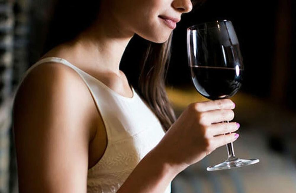 .Ante la pregunta de cuánto gastaron, en promedio, en la botella de vino que compraron con mayor frecuencia, la respuesta del consumidor fue $2.200.