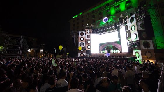 la peatonal del vino volvio con todo y vivio su primera noche al ritmo de la electronica