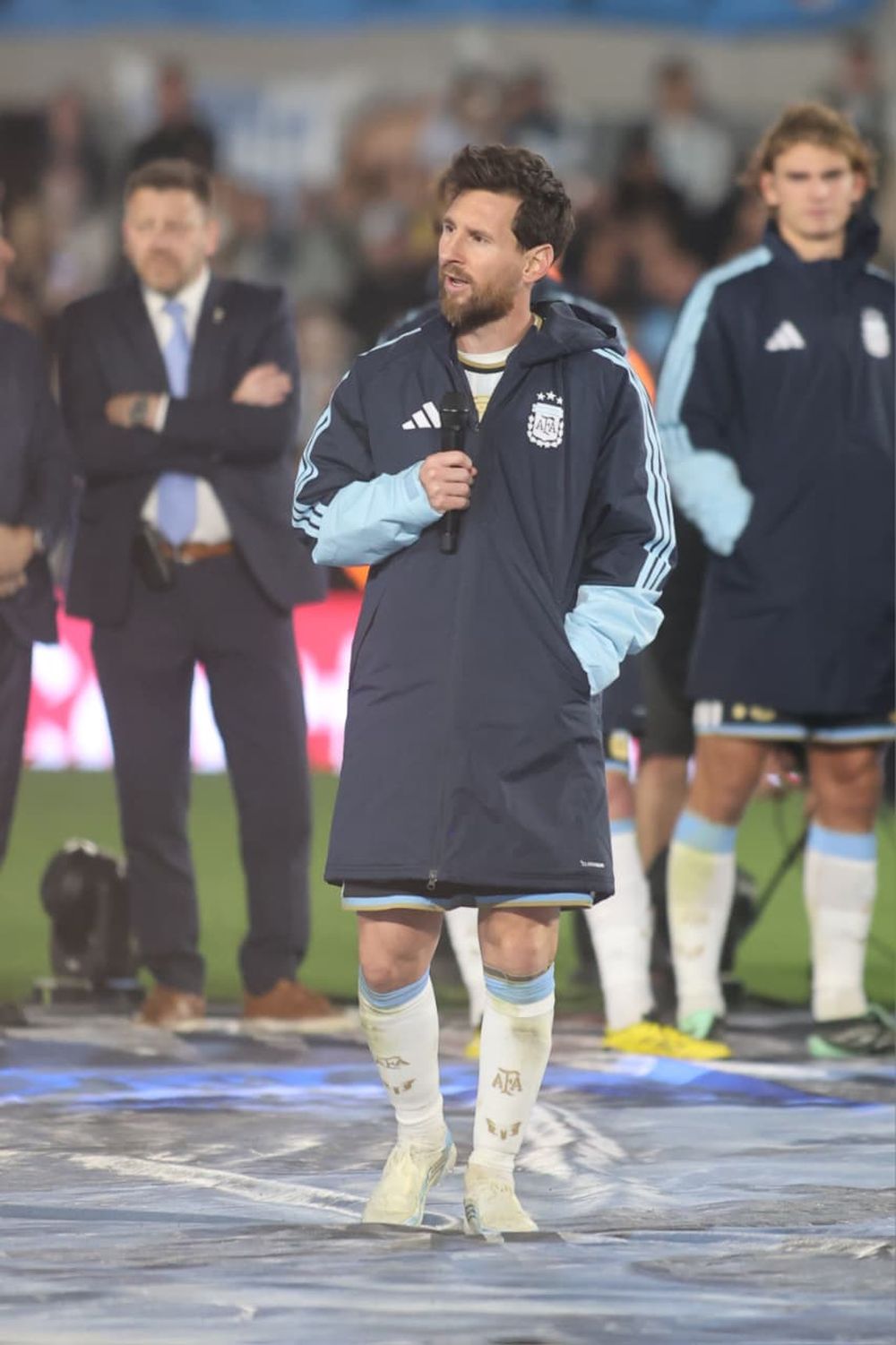 Lionel Messi habl&oacute; ante m&aacute;s de 85 mil hinchas en el Monumental durante su despedida de la Selecci&oacute;n Argentina.