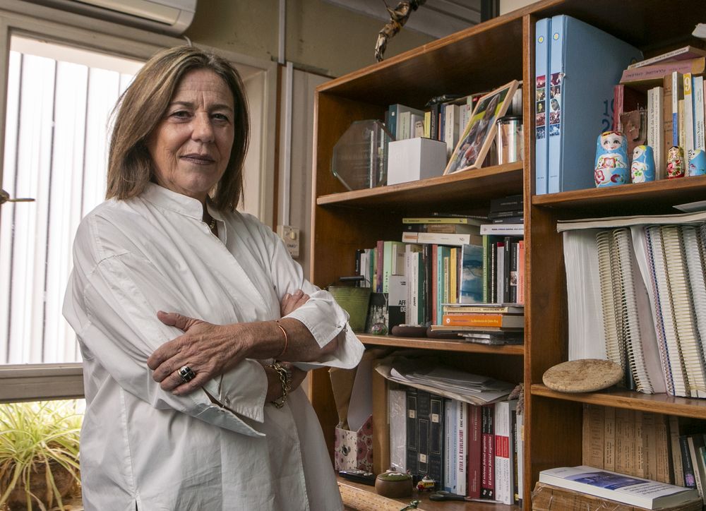 Beatriz Bragoni es directora del Instituto de Ciencias Humanas, Sociales y Ambientales.