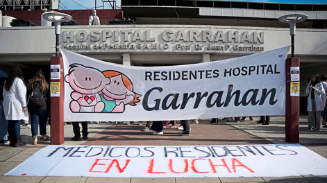 El Gobierno ordenó la cesantía de once empleados del Hospital Garrahan, que participaron en la toma de oficinas ocurrida el 31 de octubre de 2025.&nbsp;