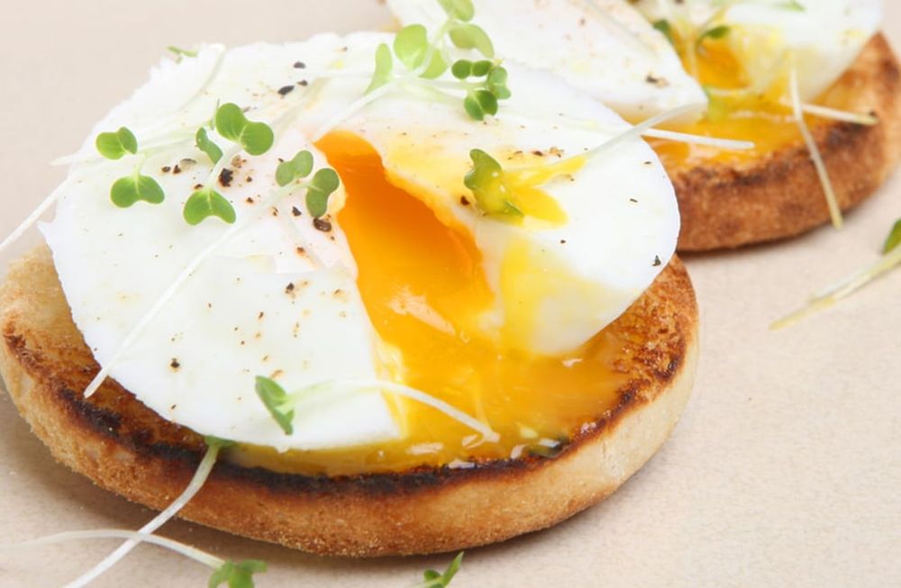 Tres formas de cocinar huevos en el microondas