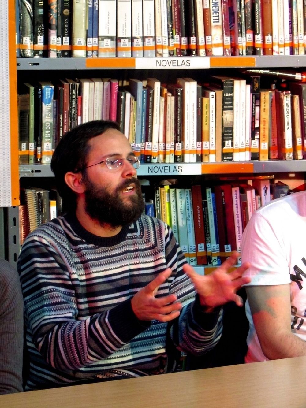 El escritor y periodista mendocino Gonzalo Ruiz, ganador del Certamen Literario Vendimia 2026 en la categoría Juvenil por Los invictos.