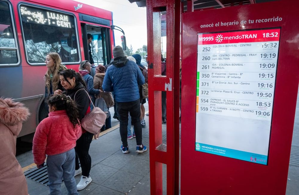 Demanda histórica de transporte público en el Gran Mendoza: se sacan 190.000 pasajes más por día que hace 5 años.Foto: Ignacio Blanco / Los Andes