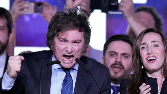 Jaiver Milei, el hombre sorpresa en la política argentina que propone dolarizar la economía y cerrar el Banco Central.