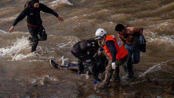 Tras conocerse la detención, más de un millar de personas acudieron a Plaza Italia para manifestarse a casi dos semanas de cumplirse un año del estallido social en Chile.