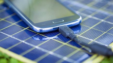 Córdoba: un celular explotó mientras se cargaba, provocó un incendio y dejó a un menor gravemente herido.