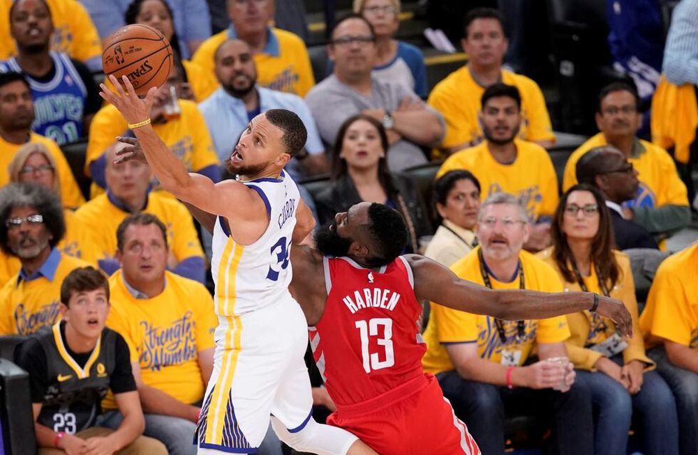 Curry anotó 35 y los Warriors aplastaron a los Rockets por 41 puntos