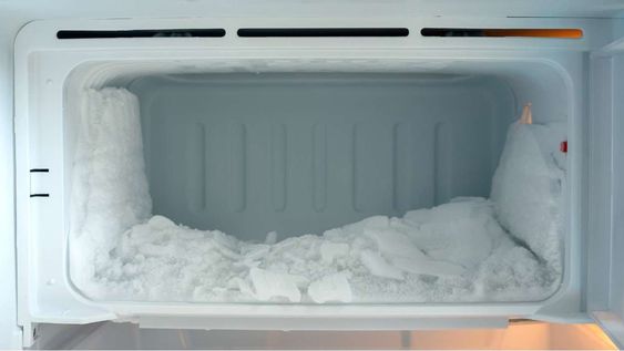 si se ha acumulado hielo en tu freezer, no desesperes: simplemente coloca un alimento y el problema se solucionara