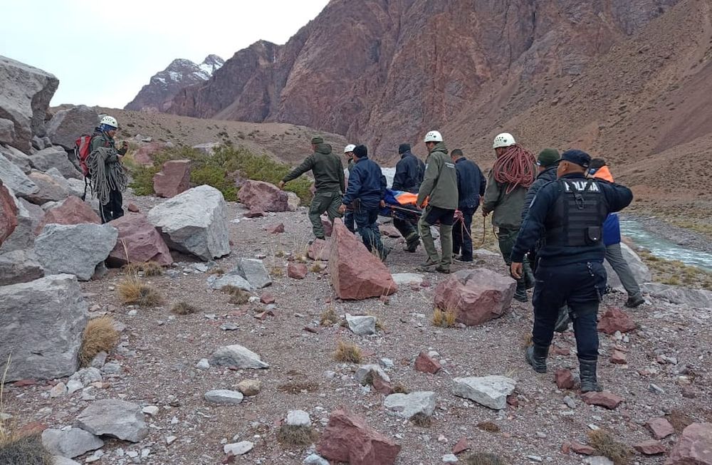 Rescataron a un chofer brasileño en Polvaredas - Gendarmería Nacional