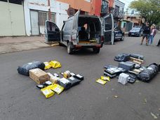 El utilitario recuperado con mercaderías de Mercado Libre. Gentileza Ministerio de Seguridad.&nbsp;