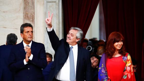 Massa, arma una especie de pyme del poder donde ubica a los suyos en la medida que servirían de árbitros si el poder sigue sin lograr sumar los atributos de Alberto y Cristina.