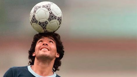 Los Andes | Diego y la postal inolvidable: el balón como una extensión más de su cuerpo.