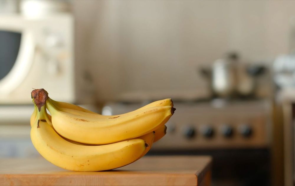 Una banana es posible aprovecharla durante más días sin depender de trucos que prometen una duración de varias semanas.