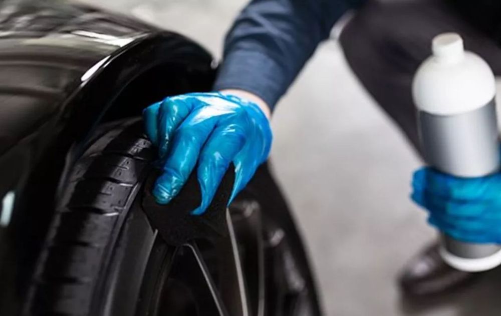 Es una técnica sencilla pero efectiva, ideal para quienes desean mantener su auto cuidado sin gastar de más.