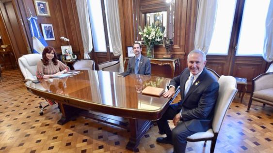 Cristina Fernández de Kirchner recibió en su despacho del Congreso al embajador de Estados Unidos, Marc Stanley. Foto:  Twitter Cristina Fernández