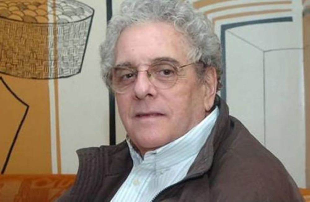 Antonio Gasalla con el Martín Fierro.